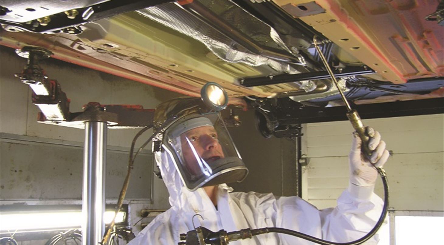 Rustbeskyttelse - mand med spr�jte